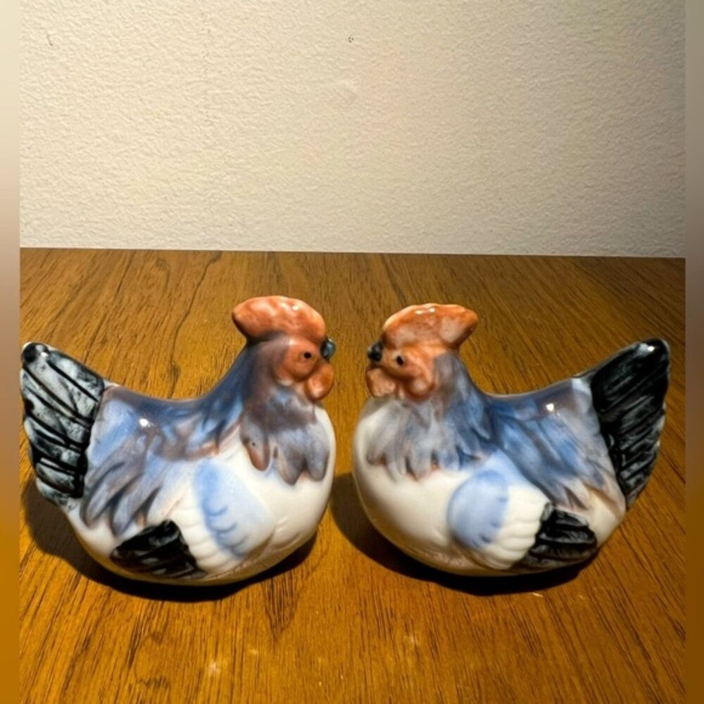 Vintage Collectable Salt And Pepper Shakers Two Chickens Hens